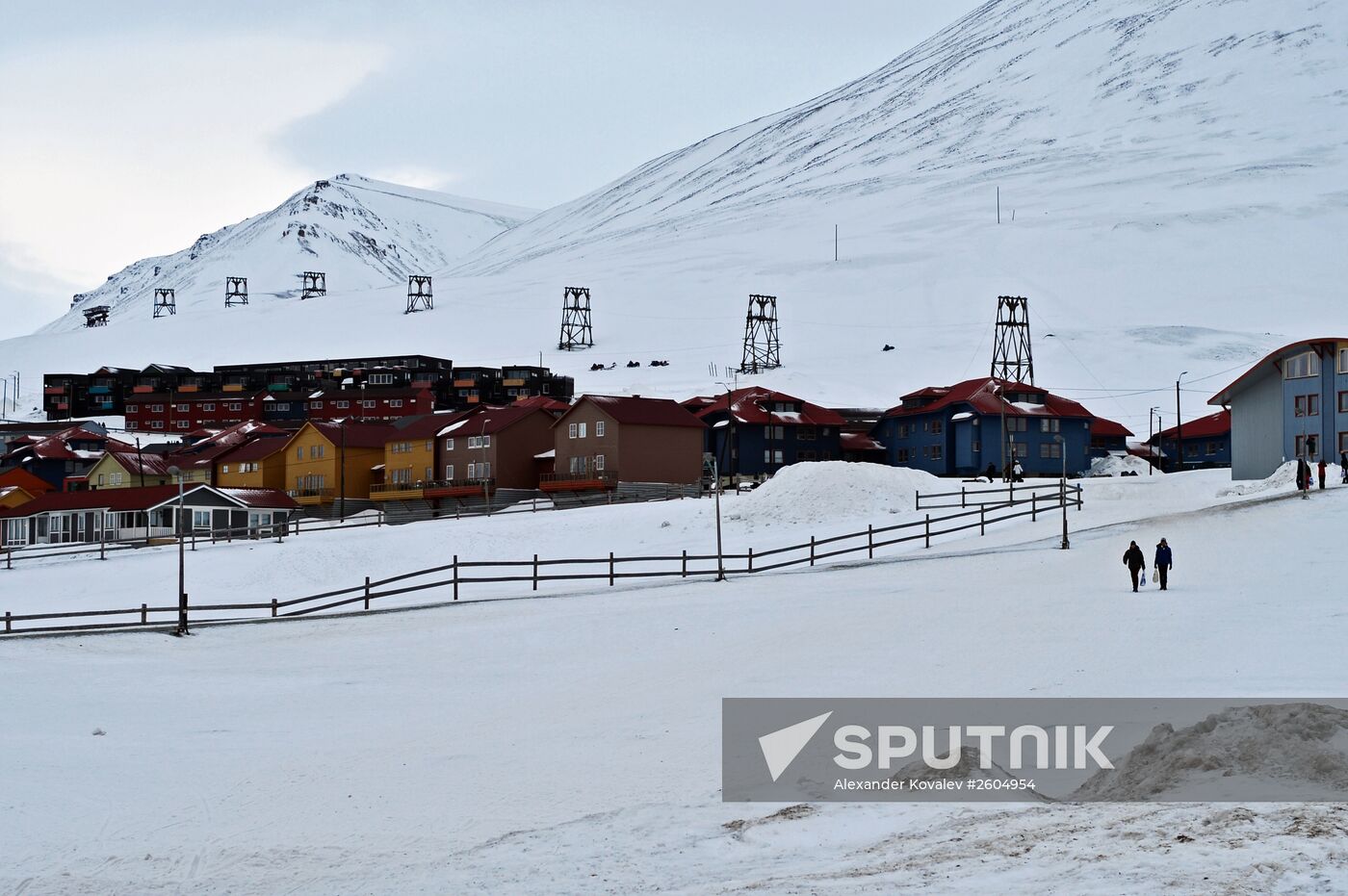 High-latitude expedition to Spitsbergen (Svalbard) under Arctic-2015 project
