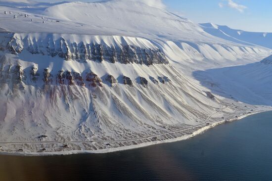 High-latitude expedition to Spitsbergen (Svalbard) under Arctic-2015 project