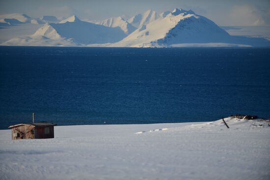High-latitude expedition to Spitsbergen (Svalbard) under Arctic-2015 project
