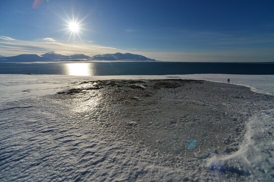 High-latitude expedition to Spitsbergen (Svalbard) under Arctic-2015 project