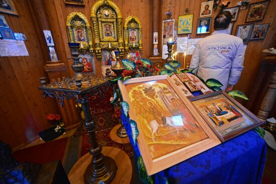 High-latitude expedition to Spitsbergen (Svalbard) under Arctic-2015 project