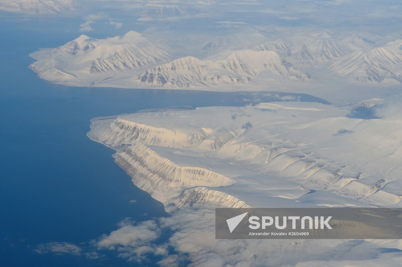 High-latitude expedition to Spitsbergen (Svalbard) under Arctic-2015 project