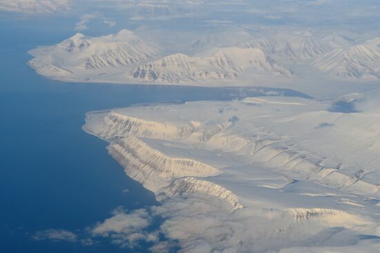 High-latitude expedition to Spitsbergen (Svalbard) under Arctic-2015 project