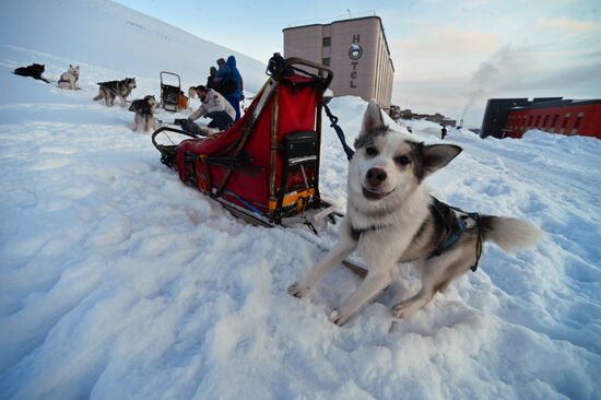 High-latitude expedition to Spitsbergen (Svalbard) under Arctic-2015 project
