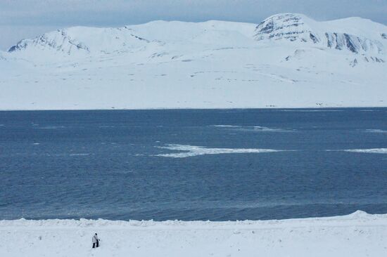High-latitude expedition to Spitsbergen under Arctic-2015 project