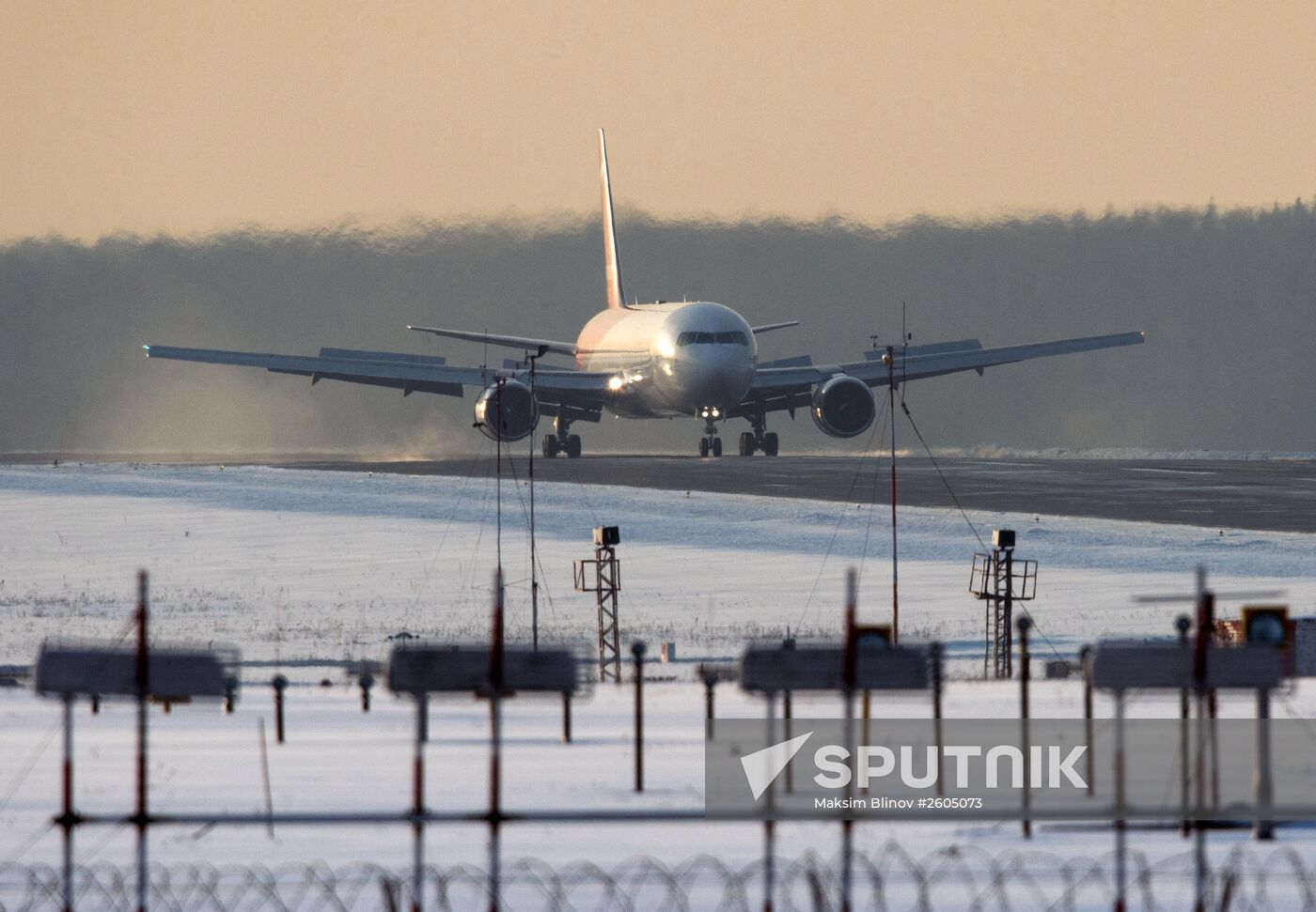 An Airbus A321 passenger airliner
