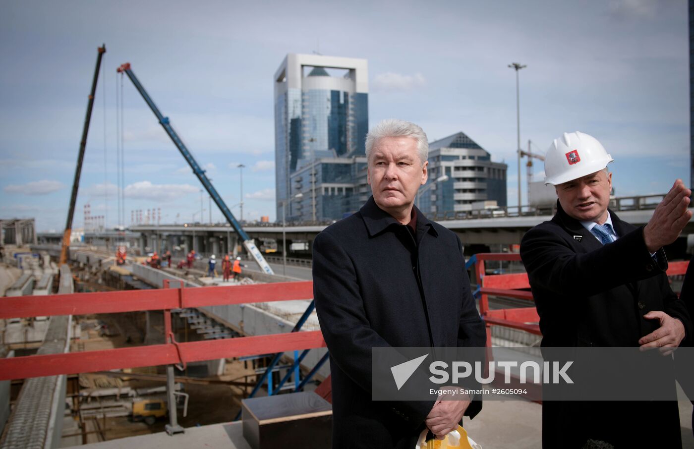 S.Sobyanin inspects construction of overpass over Smolensk direction of Moscow Railways