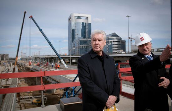 S.Sobyanin inspects construction of overpass over Smolensk direction of Moscow Railways