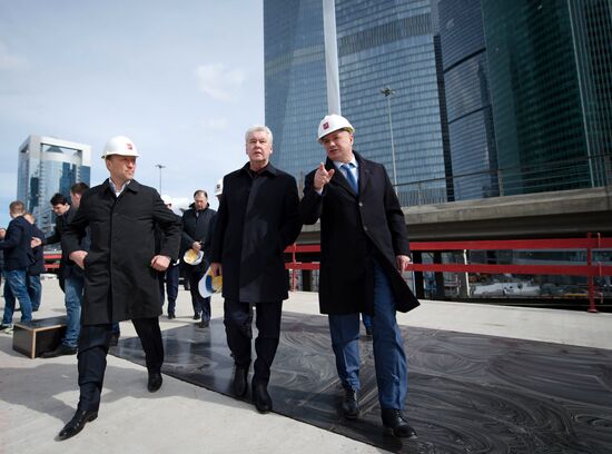 S.Sobyanin inspects construction of overpass over Smolensk direction of Moscow Railways