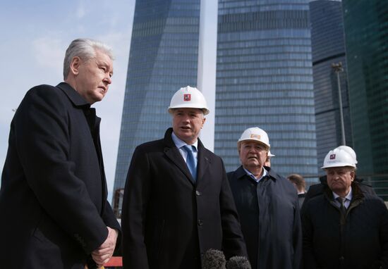 S.Sobyanin inspects construction of overpass over Smolensk direction of Moscow Railways