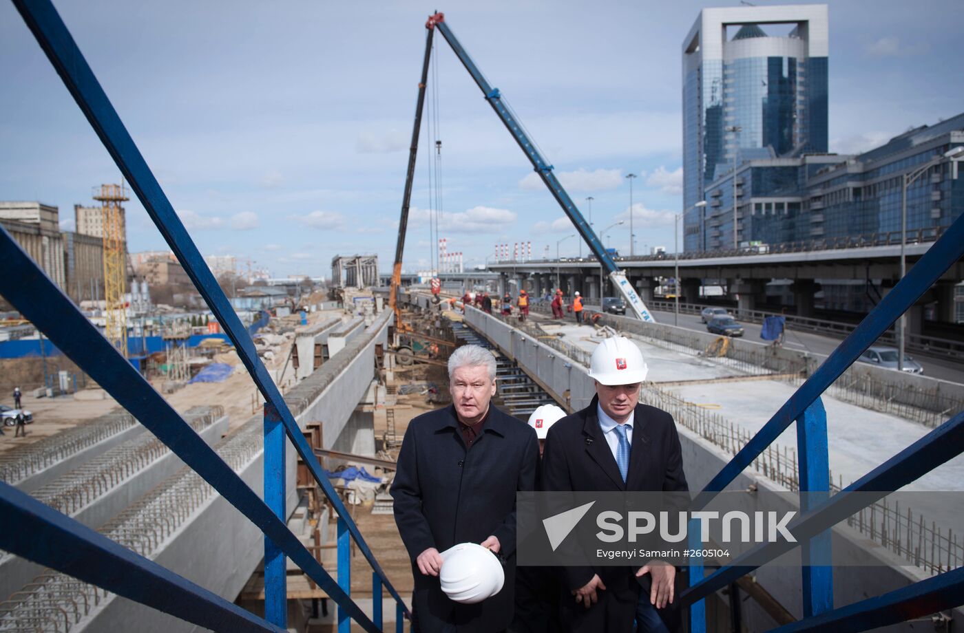 S.Sobyanin inspects construction of overpass over Smolensk direction of Moscow Railways