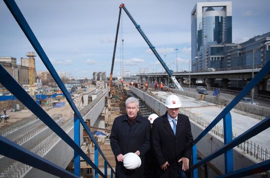 S.Sobyanin inspects construction of overpass over Smolensk direction of Moscow Railways