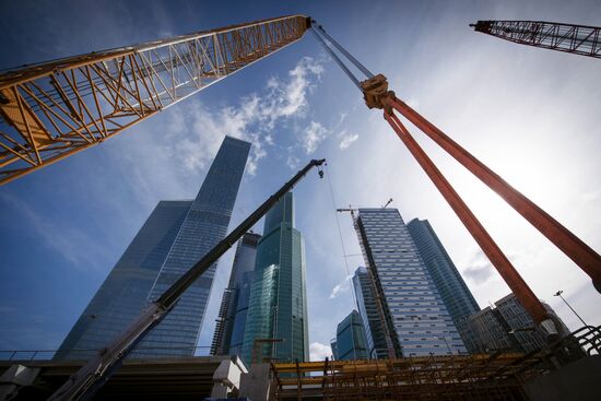 S.Sobyanin inspects construction of overpass over Smolensk direction of Moscow Railways