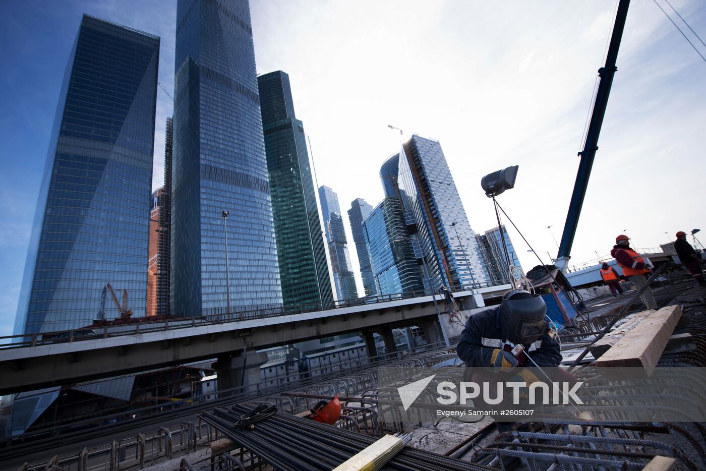 S.Sobyanin inspects construction of overpass over Smolensk direction of Moscow Railways