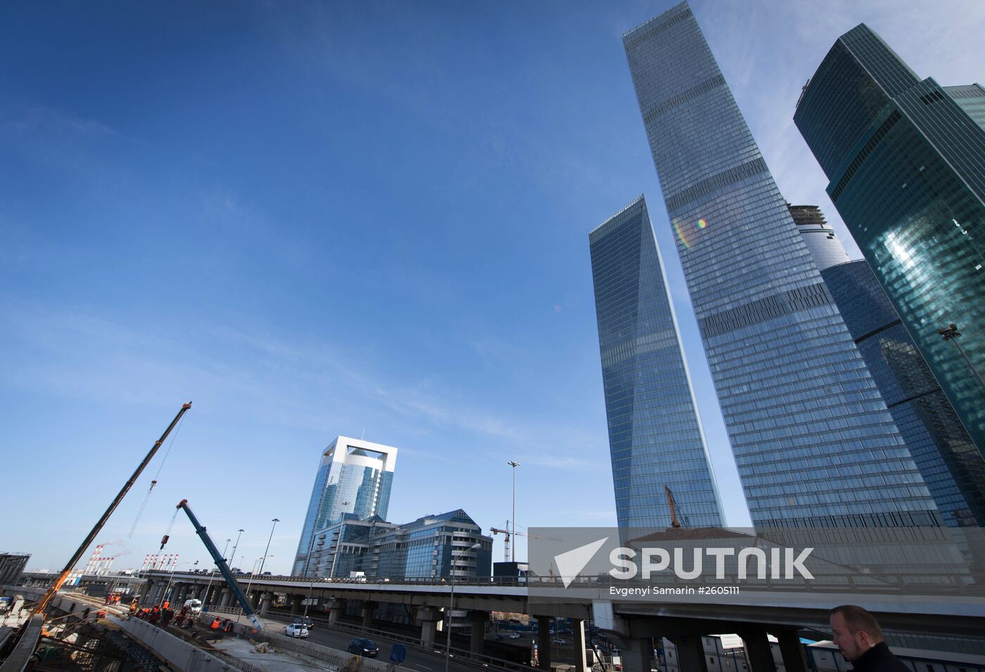 S.Sobyanin inspects construction of overpass over Smolensk direction of Moscow Railways