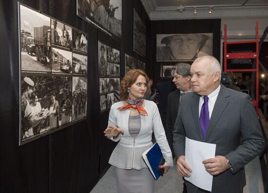 Opening exhibition "Truth Through Camera Lens: 20th-21st century armed conflict scenes captured by military journalists