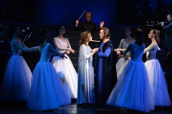 Premiere of Vladimir Vasilyev's play "Dona nobis pacem"