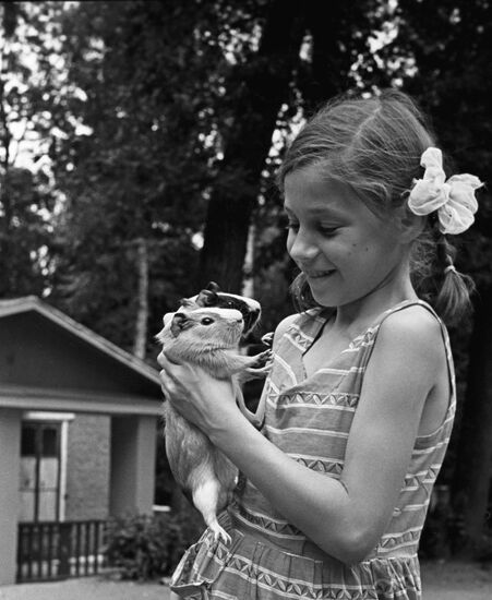 School children on summer vacation in Moscow suburbs