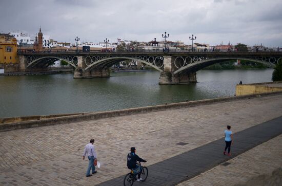 Cities of the world. Seville
