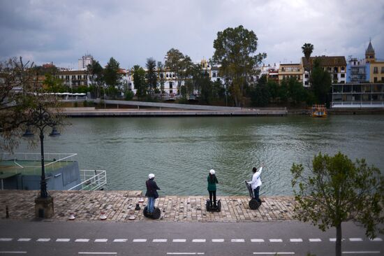 Cities of the world. Seville