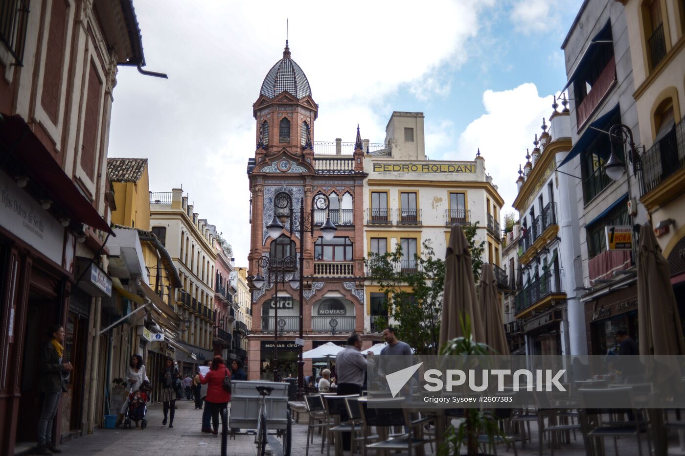 Cities of the world. Seville