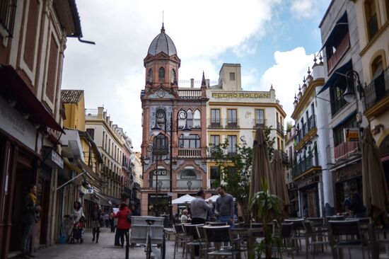 Cities of the world. Seville