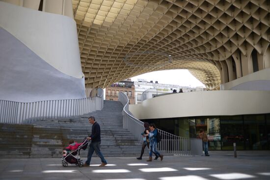 Cities of the world. Seville