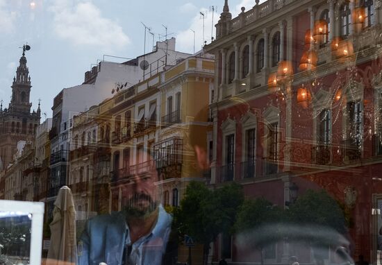 Cities of the world. Seville