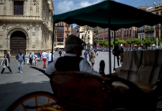 Cities of the world. Seville