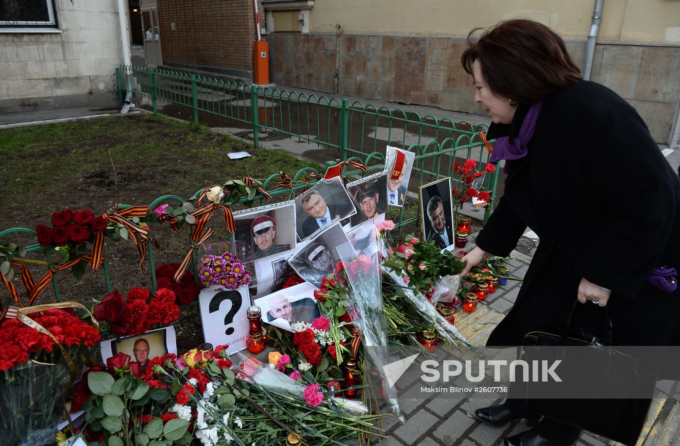 Flowers and candles by Ukrainian embassy in Moscow in memory of journalist Oles Buzina killed in Kiev