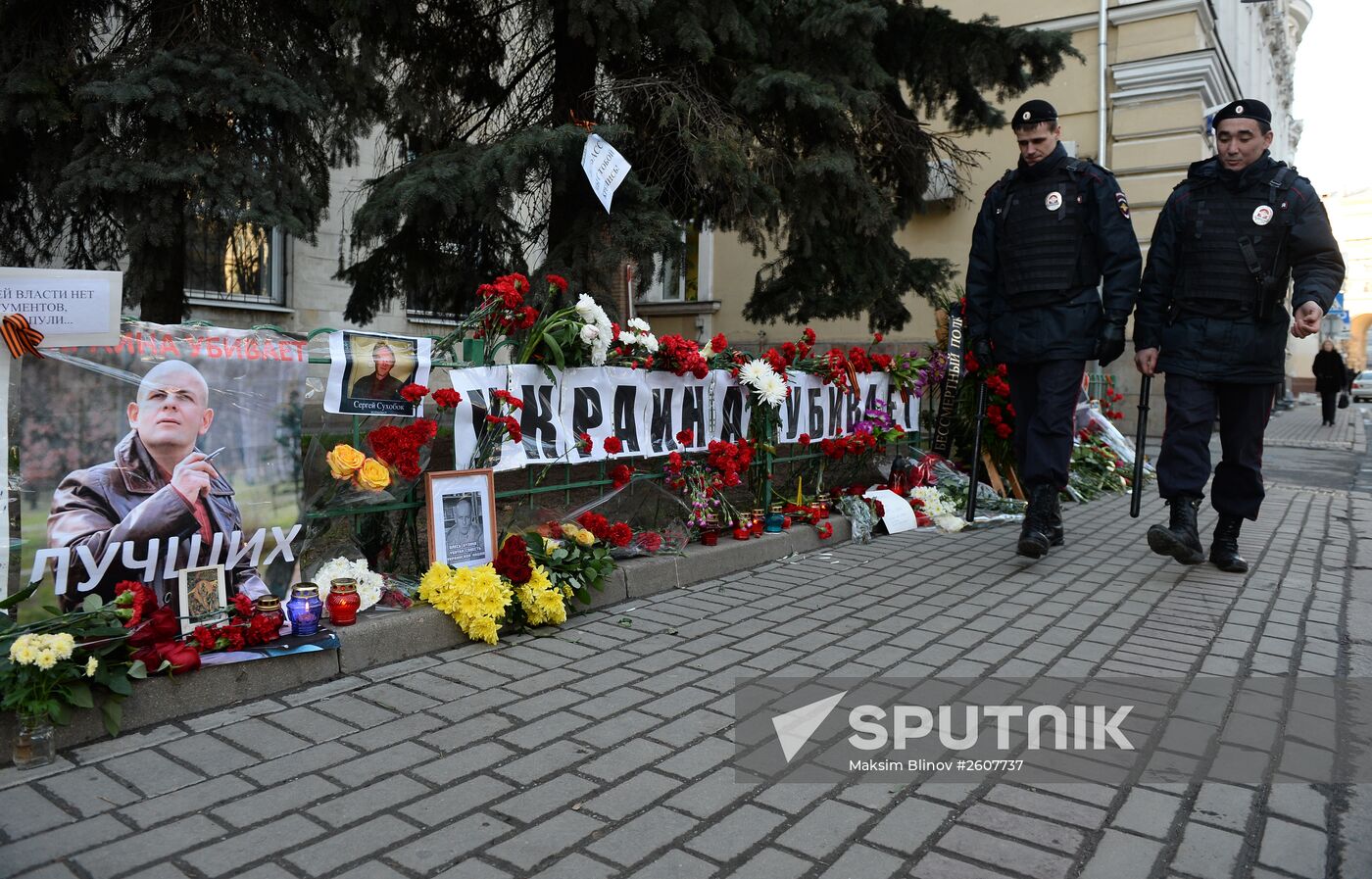 Flowers and candles by Ukrainian embassy in Moscow in memory of journalist Oles Buzina killed in Kiev