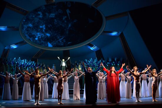 Dress rehearsal of "Dona Nobis Pacem" in Bolshoi Theater