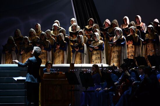 Dress rehearsal of "Dona Nobis Pacem" in Bolshoi Theater