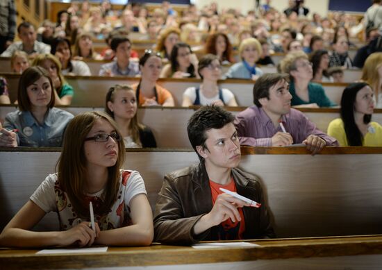 Total Dictation 2015 international educational campaign
