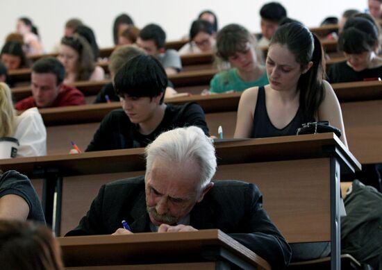 Total Dictation 2015 international educational campaign