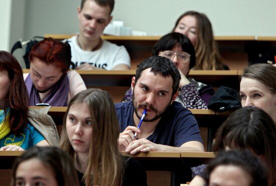 Total Dictation 2015 international educational campaign