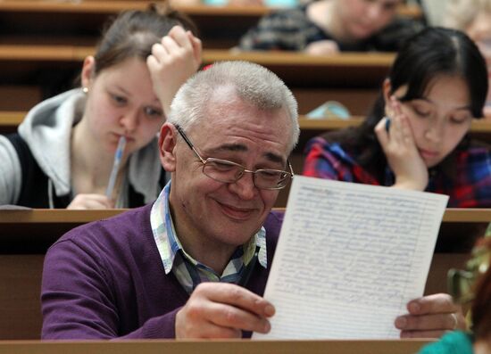 Total Dictation 2015 international educational campaign