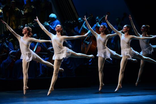 Dress rehearsal of "Dona Nobis Pacem" in Bolshoi Theater