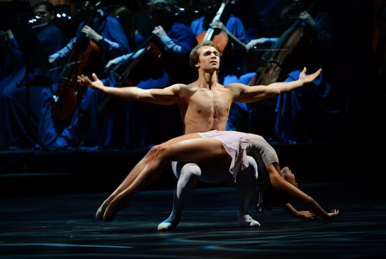 Dress rehearsal of "Dona Nobis Pacem" in Bolshoi Theater