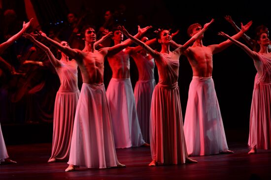 Dress rehearsal of "Dona Nobis Pacem" in Bolshoi Theater