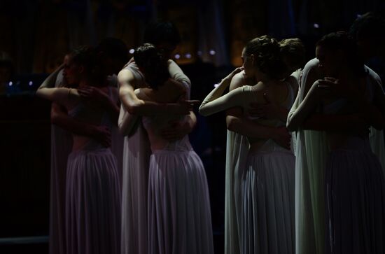 Dress rehearsal of "Dona Nobis Pacem" in Bolshoi Theater