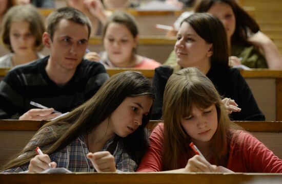 Total Dictation 2015 international educational campaign