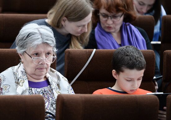 Total Dictation 2015 international literacy event in Moscow