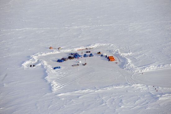 Opening the North Pole 2015 drifting station in the Arctic Ocean