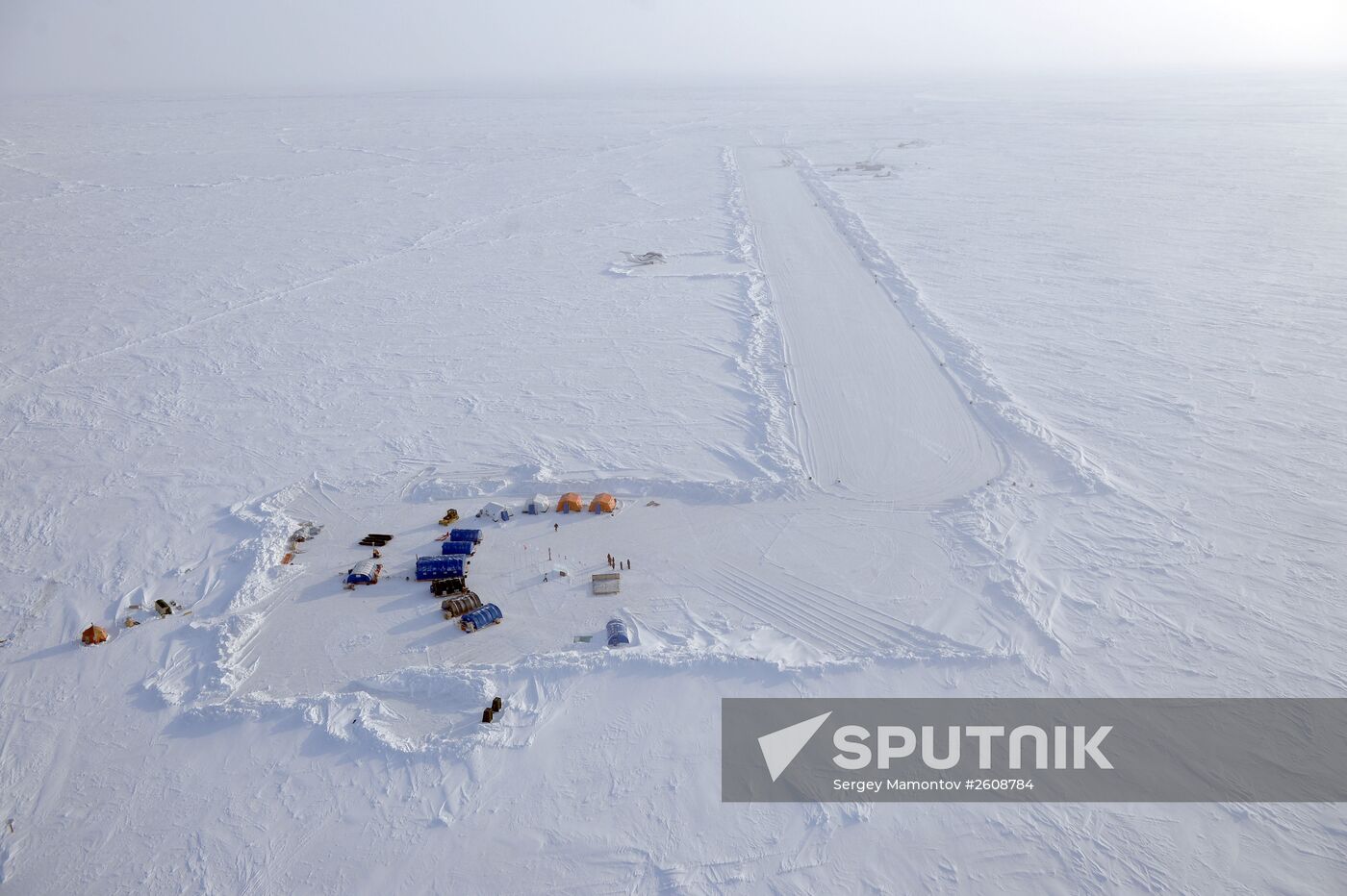 Opening the North Pole 2015 drifting station in the Arctic Ocean