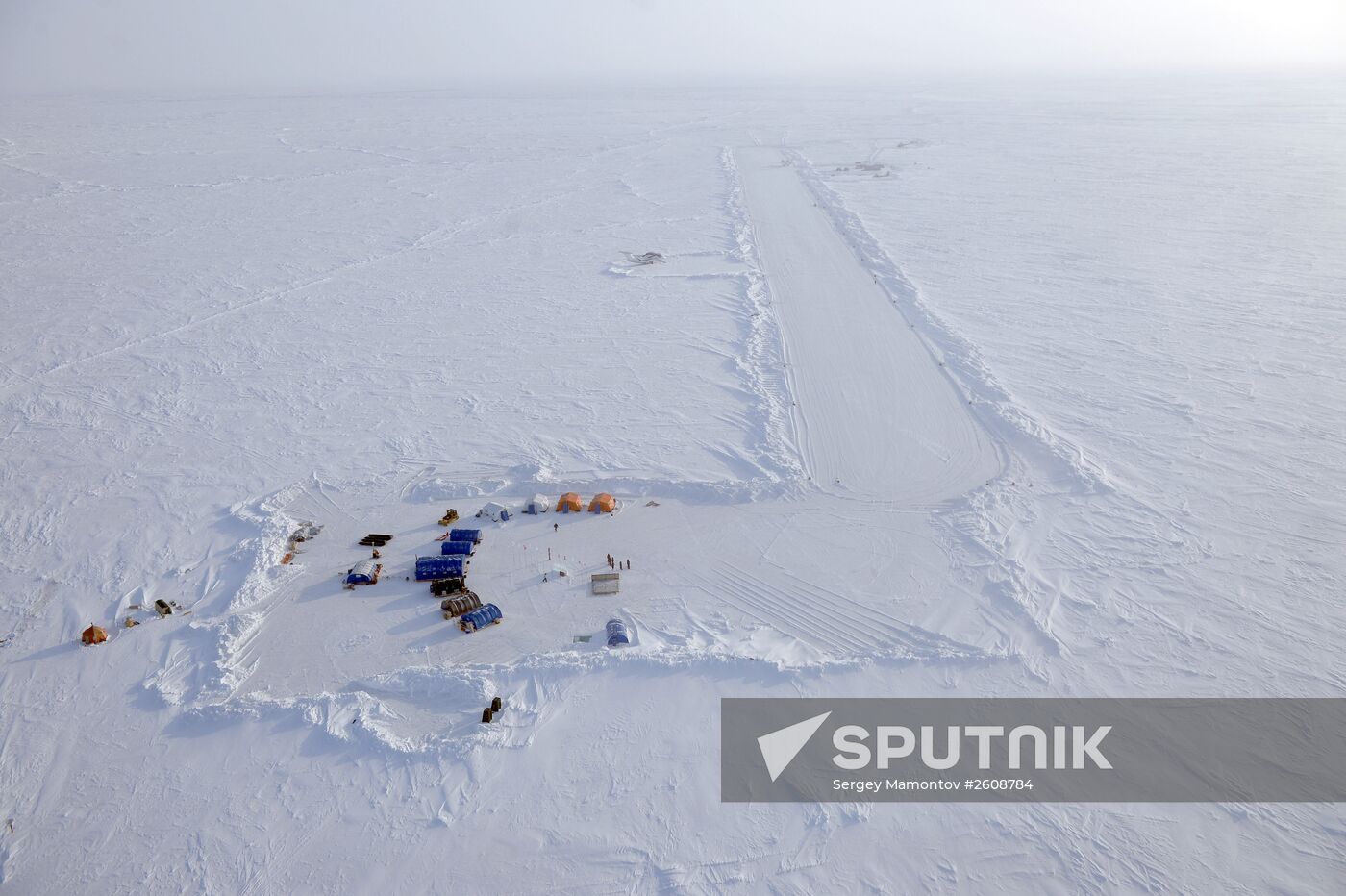 Opening the North Pole 2015 drifting station in the Arctic Ocean