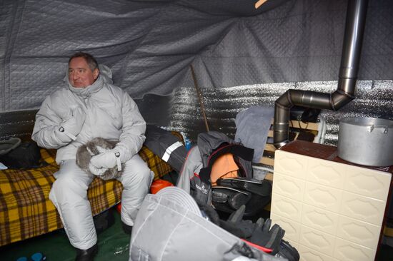 Opening the North Pole 2015 drifting station in the Arctic Ocean