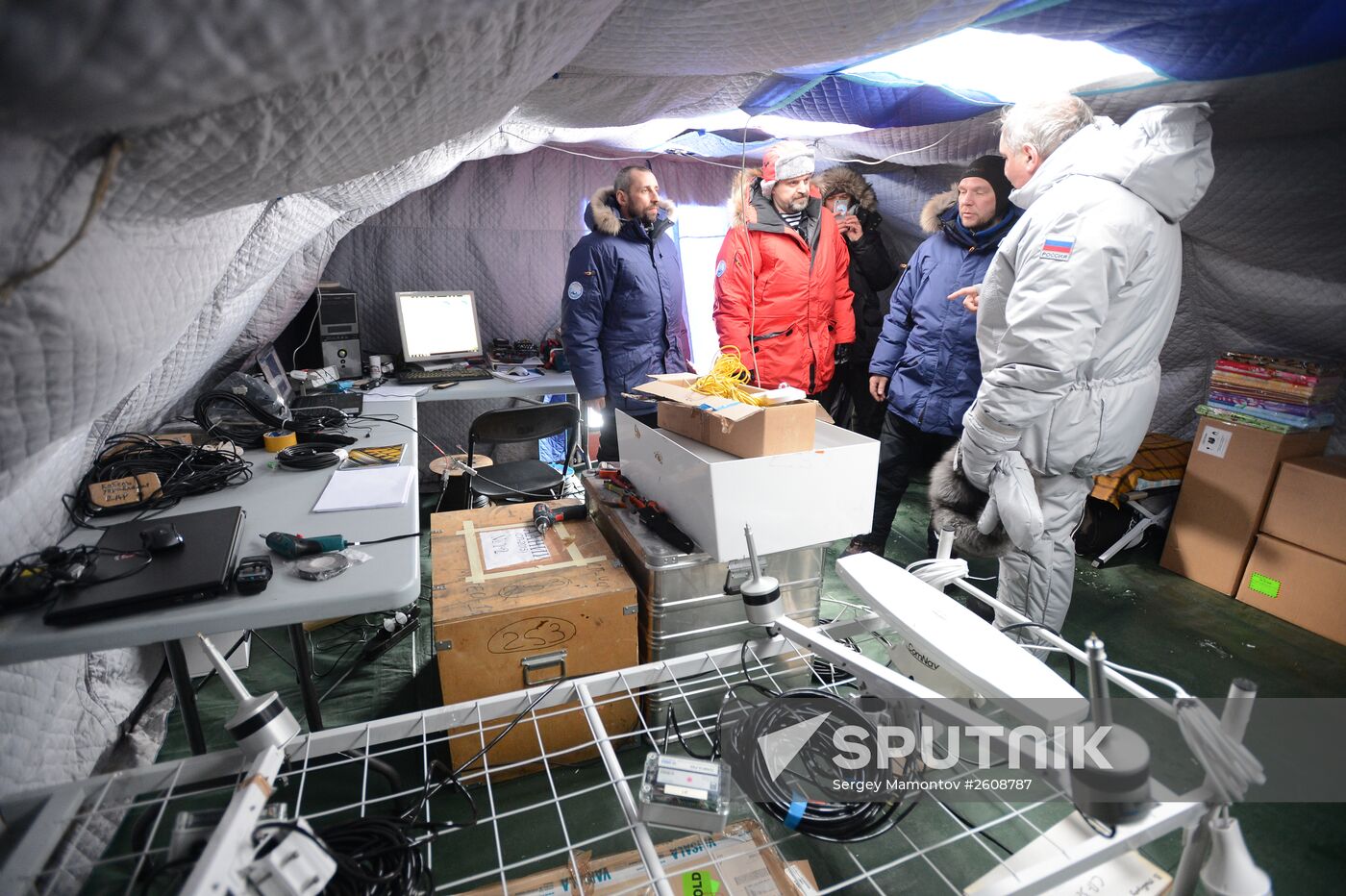 Opening the North Pole 2015 drifting station in the Arctic Ocean