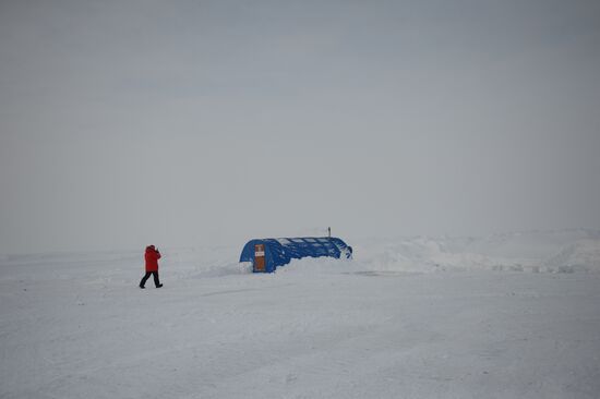 Opening the North Pole 2015 drifting station in the Arctic Ocean