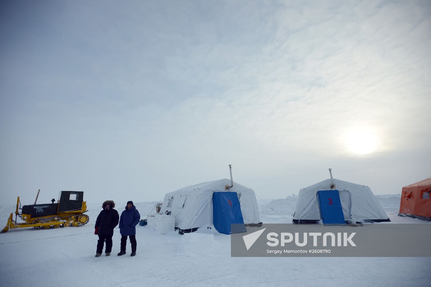 Opening the North Pole 2015 drifting station in the Arctic Ocean